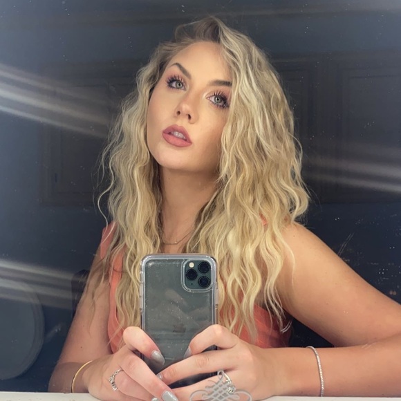 Meet your Posher, Monet - Picture 2 of 3